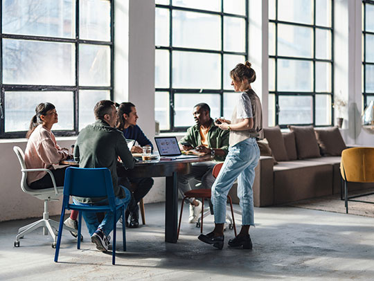 WHAT IS THE DIFFERENCE BETWEEN A STARTUP ACCELERATOR AND A BUSINESS INCUBATOR?